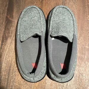 Men’s Hanes house slippers
